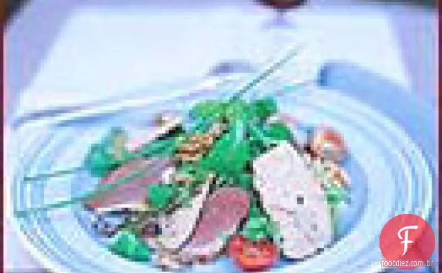 Salada de pato defumado com Foie Gras e nozes