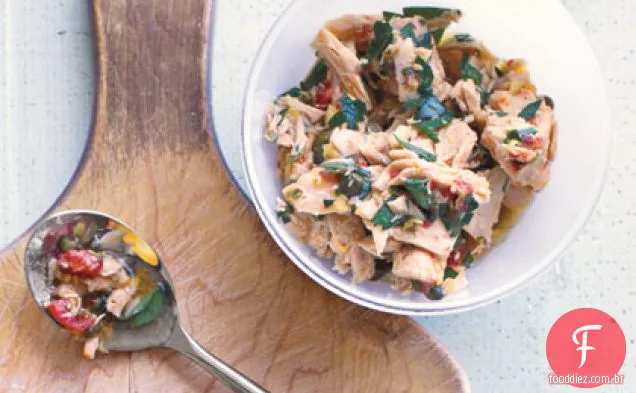 Atum herbado em tomates