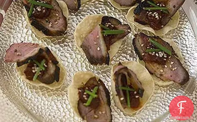 Poppadoms Com Pato Queimado E Chutney De Tomate
