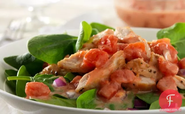 Peru Com Salada De Tomate E Espinafre