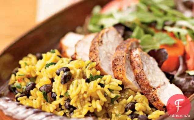 Peru temperado com feijão preto e arroz amarelo