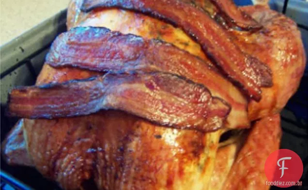 Peru assado de bordo com sálvia, Bacon defumado e Stu de Pão de milho