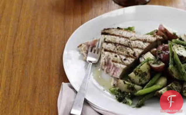 Bifes De Atum Grelhado Com Salada De Batata E Feijão Verde
