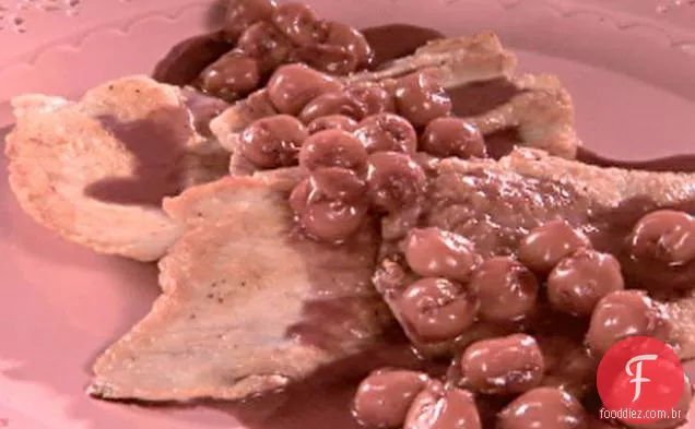Costeleta de peru com molho de cereja azeda