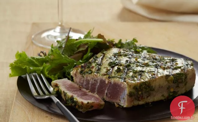 Bifes de Atum com crosta de especiarias com coentro e manjericão