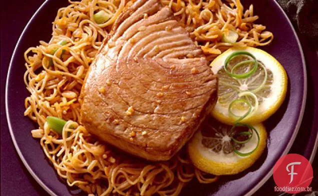 Bifes De Atum Teriyaki Com Arroz Frito E Macarrão