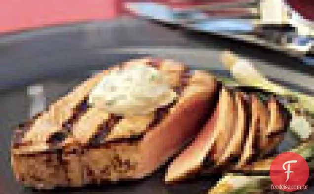 Bifes de atum grelhados com wasabi-maionese de cebola verde