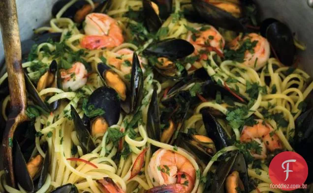 Linguine Com Mexilhões E Camarões