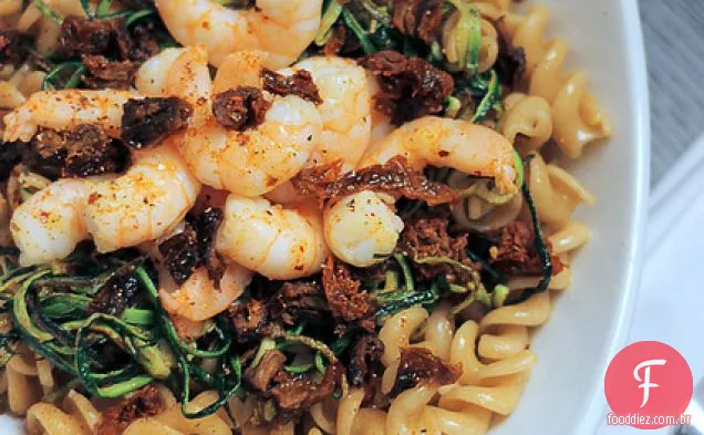 Camarões, Abobrinha E Tomates Secos Ao Sol Fusilli