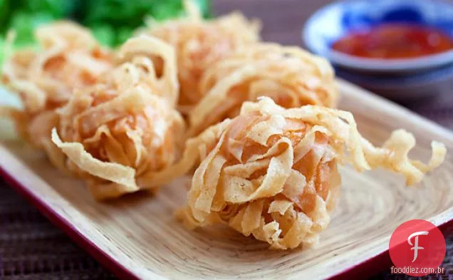 Camarão frito / bolas de camarão com pele de Wonton (???)