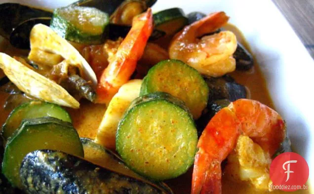 Caril Amarelo Tailandês Com Receita De Frutos Do Mar