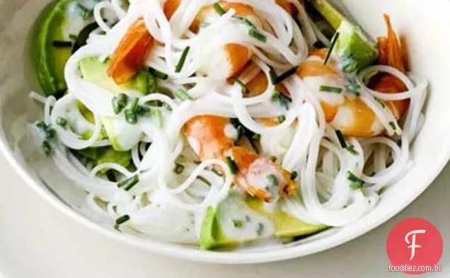 Salada De Camarão E Abacate Com Molho De Coco