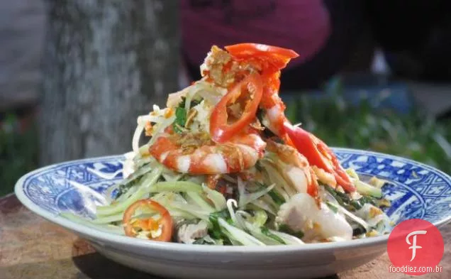 Salada de mamão verde com camarão e carne de porco: Goi Du Tom Thit