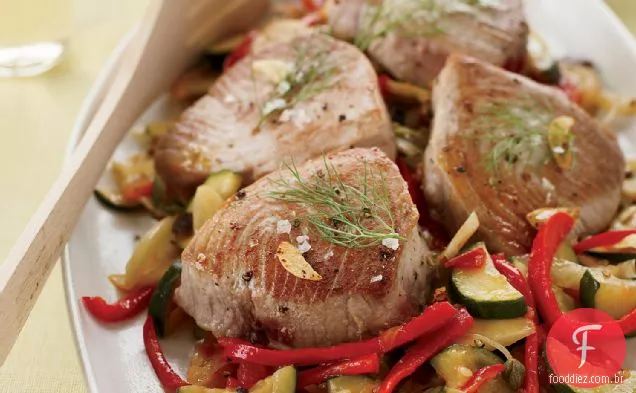 Atum com legumes provençais