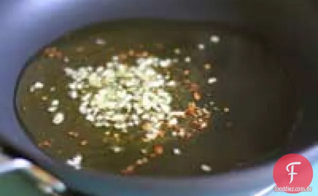 Macarrão Com Atum, Rúcula E Pimenta