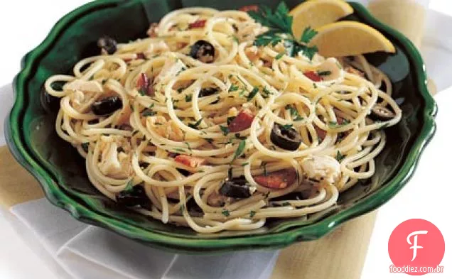 Espaguete com amêijoas, atum e Bacon