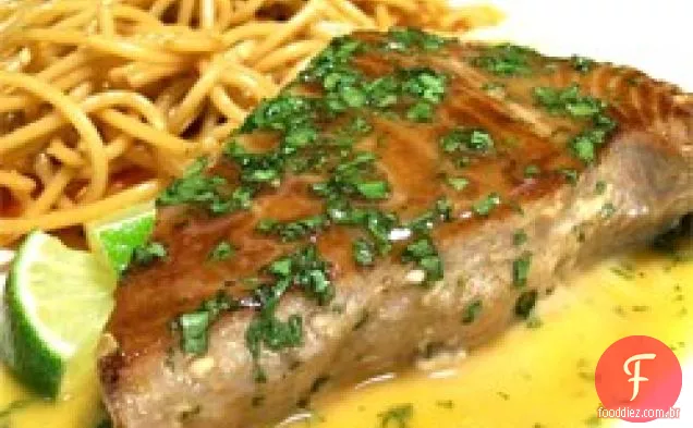 Atum grelhado com molho de manteiga de Wasabi
