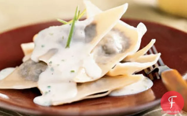 Ravioli de cogumelos com molho parmesão-Cebolinha