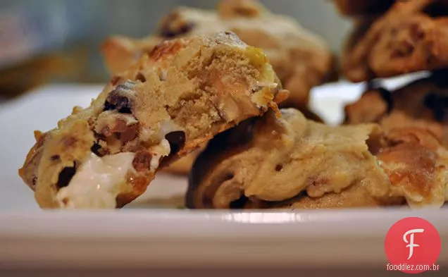 Biscoitos De Chocolate Chewy Com Amêndoas Salgadas E Marte Pegajoso