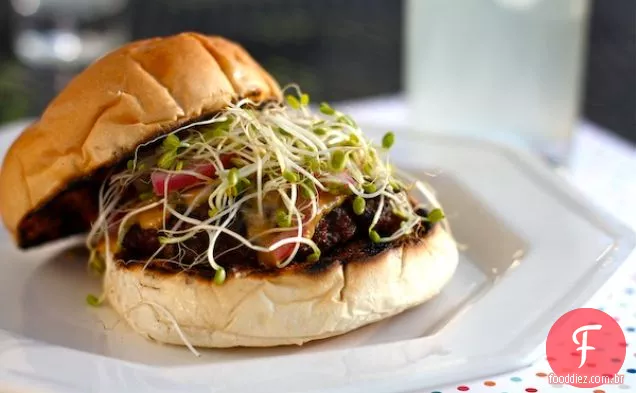 Nihon Burger Com Creme Miso Espalhar