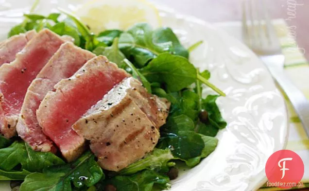 Atum Grelhado Sobre Rúcula Com Vinagrete De Limão
