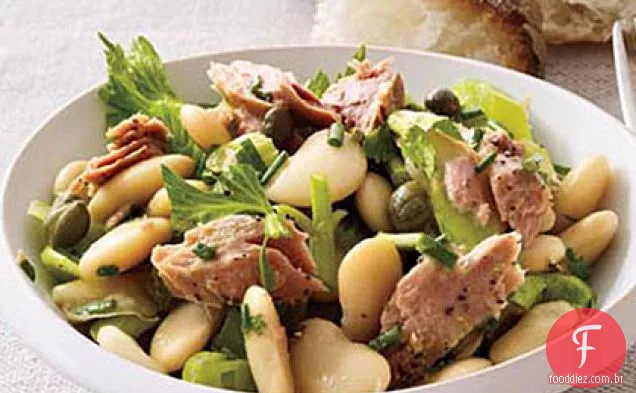 Salada de feijão, atum e aipo