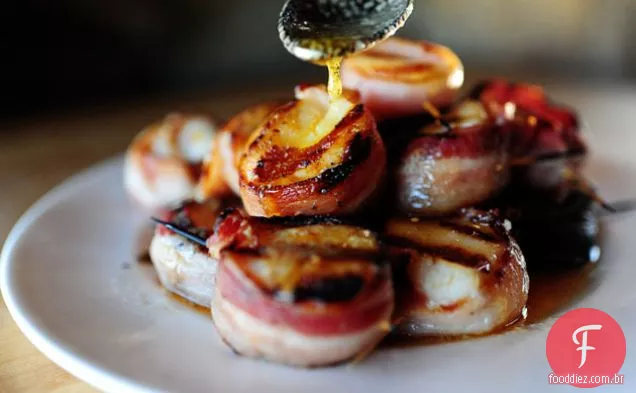 Vieiras embrulhadas em Bacon com manteiga de pimenta