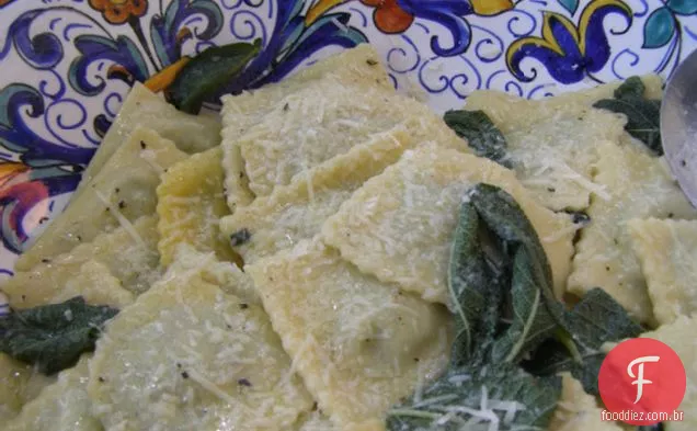 Ravioli Caseiro Recheado Com Verduras Na Manteiga E Sálvia