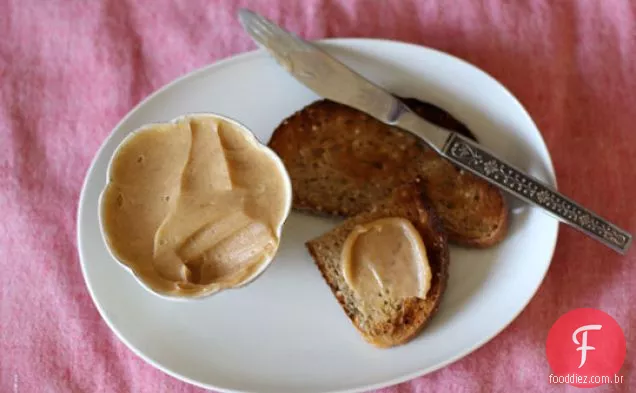 Não Apenas Para O Café Da Manhã: Manteiga De Mel De Canela