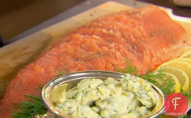 Salmão defumado e manteiga de ervas