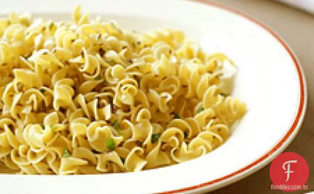 Macarrão De Ovo Em Manteiga De Cominho