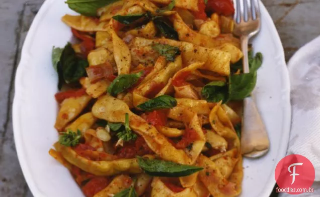 Tortelli de espinafre e ricota com manteiga dourada