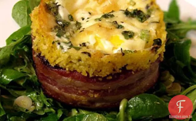 Ovos embrulhados em Bacon com Polenta