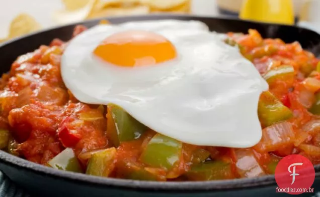 Dave Lieberman's Eggs In Ancho-molho de tomate
