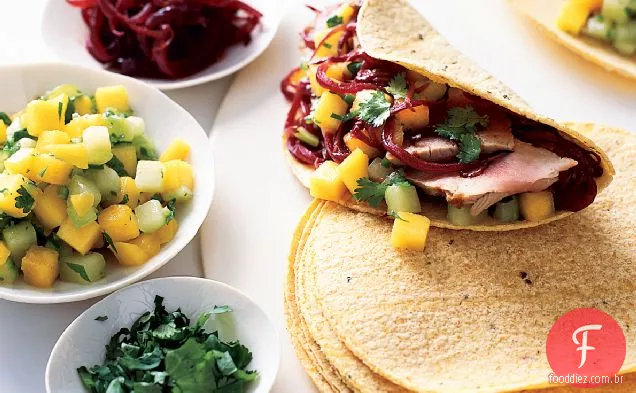 Tacos de atum com cebola