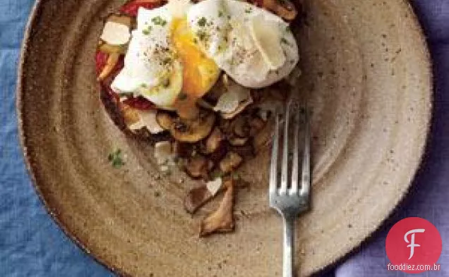 Ovos Escalfados Com Cogumelos E Tomates
