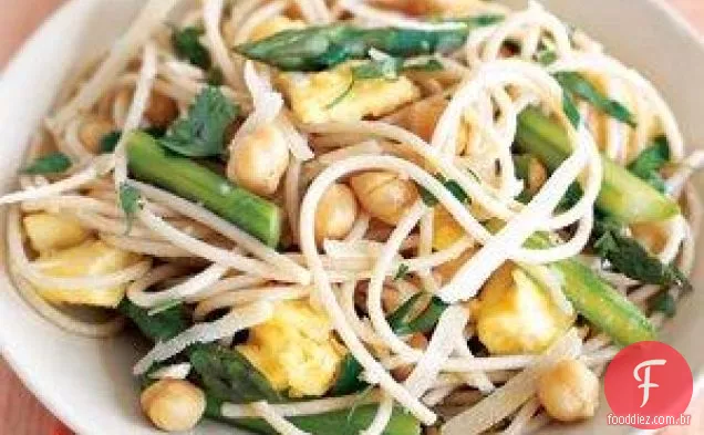Macarrão Com Arroz Integral, Aspargos E Ovos