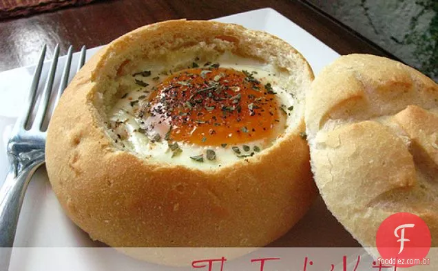 Ovos Em Cestas De Pão
