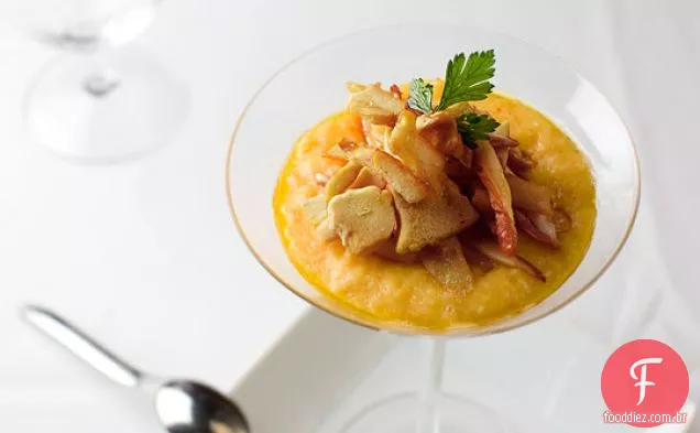 Ovo De Fazenda Mexido Cremoso Com Cogumelos Selvagens E Purê De Ervas