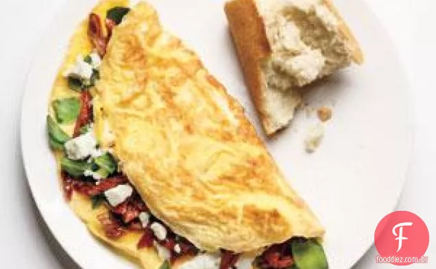 Receita de omelete de espinafre, queijo Feta e tomate seco ao sol