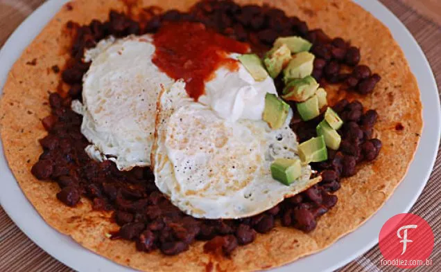 Huevos Rancheros Com Feijão Preto Para Churrasco
