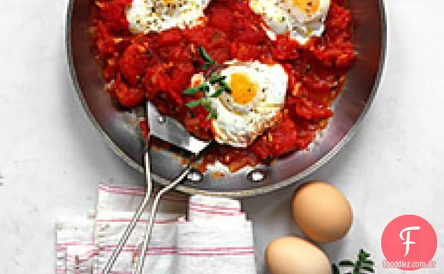 Ovos Escalfados Com Molho De Tomate Robusto