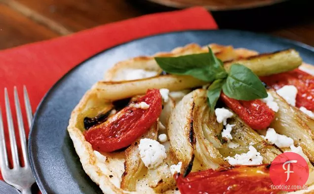 Omeletes de Clara De Ovo De Rosto Aberto Com Legumes Assados