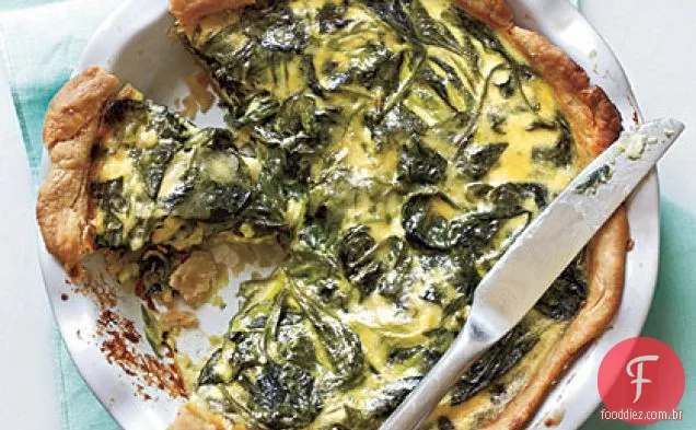 Espinafre, cebola verde e quiche de Gouda defumado