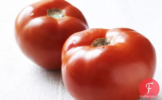 Atum grelhado com vinagrete de tomate e limão