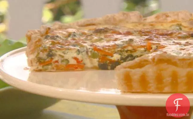 Quiche de vegetais misturados com Cheddar e Parmesão