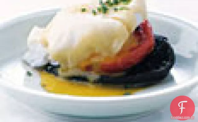 Ovos escalfados com tomates assados e Portabellas