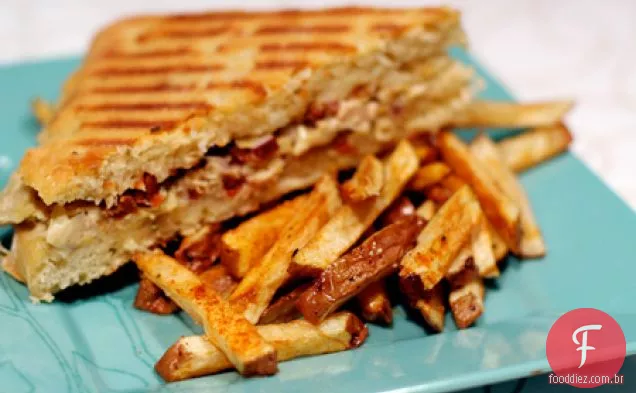 Panini De Atum E Alcachofra Em Focaccia De Erva-Doce Caseira