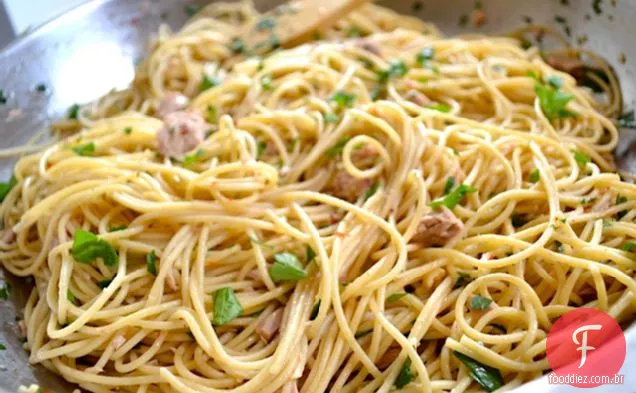 Macarrão Com Atum E Pimenta Vermelha