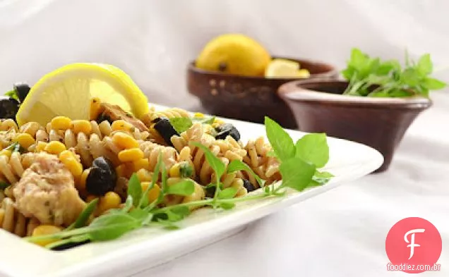 Salada De Macarrão De Atum Com Manjericão